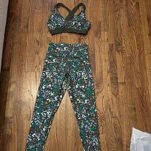 Like new Aerie set